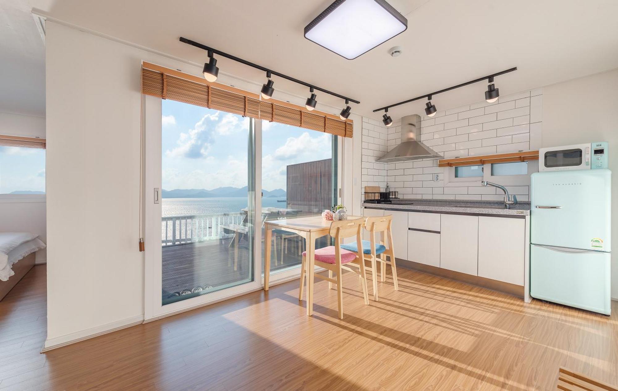 Namhae Whale'S Dream Villa Room photo